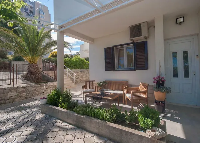 Raquil Apartment *